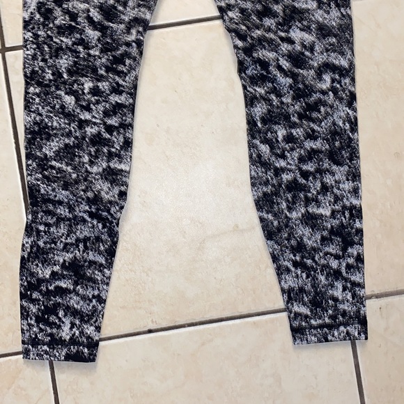 Lululemon leggings 28” luxtreme new - Picture 5 of 9